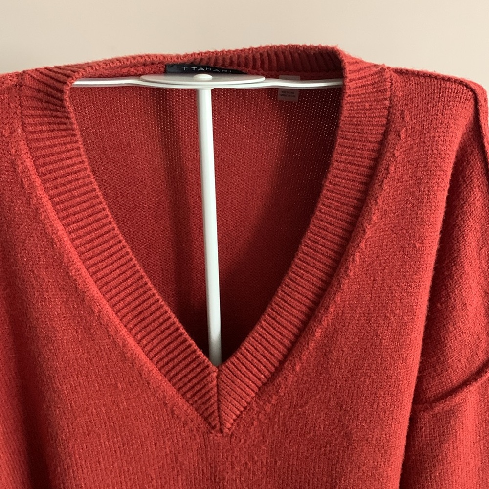 T by Tahari ribbed v viscose blend‎ sweater. Worn about 5-6x - Picture 5 of 7